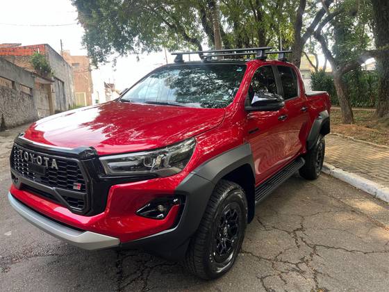 TOYOTA HILUX 2.8 D-4D TURBO DIESEL CD GR-S 4X4 AUTOMÁTICO